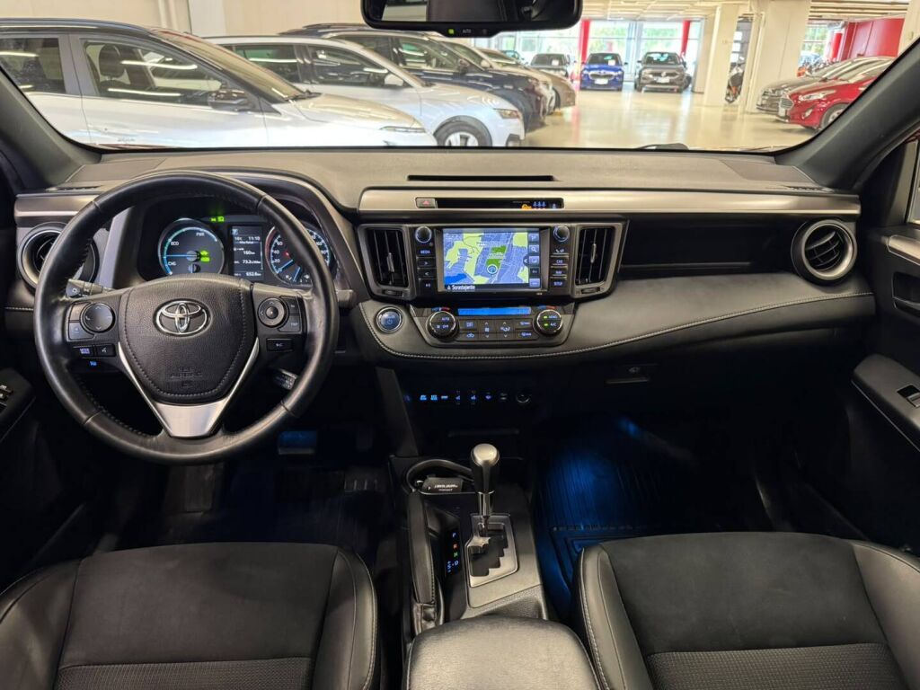 Toyota RAV4 2018 Punainen