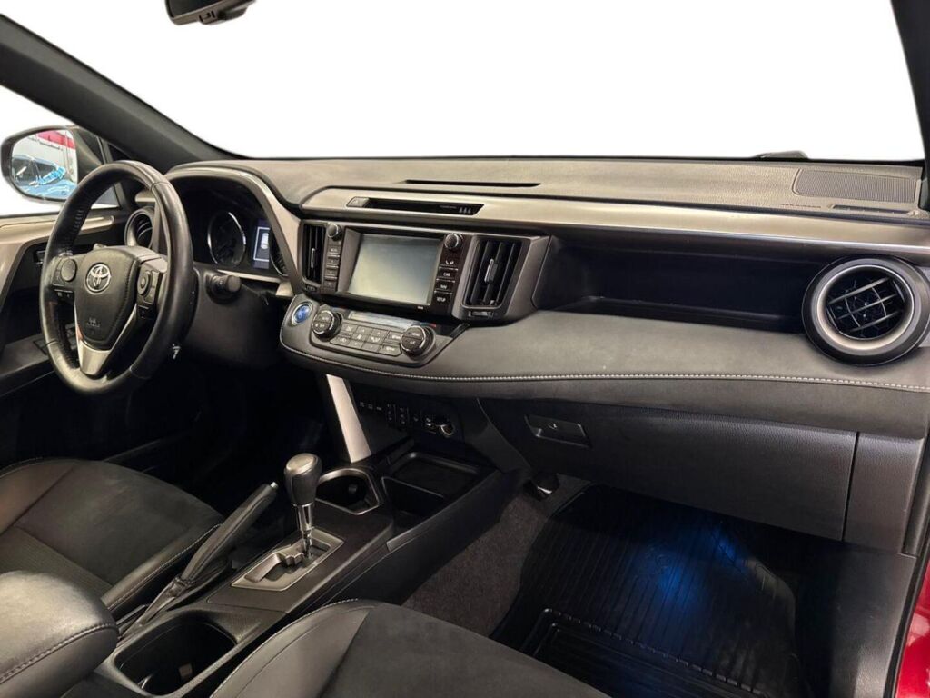 Toyota RAV4 2018 Punainen