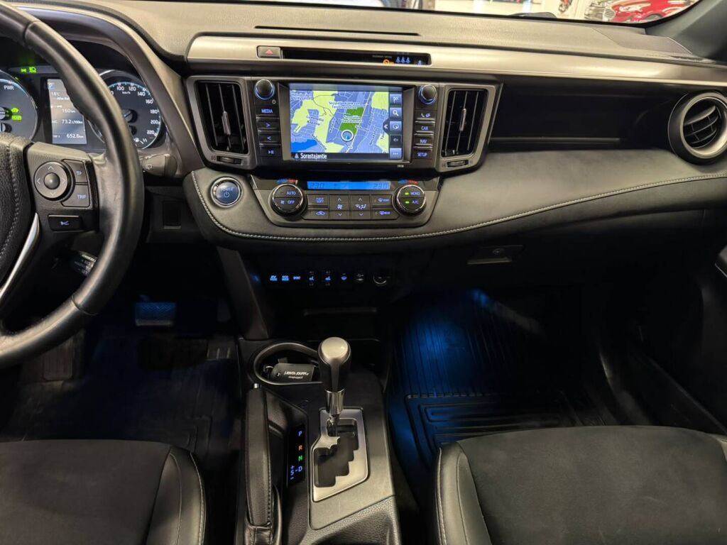 Toyota RAV4 2018 Punainen