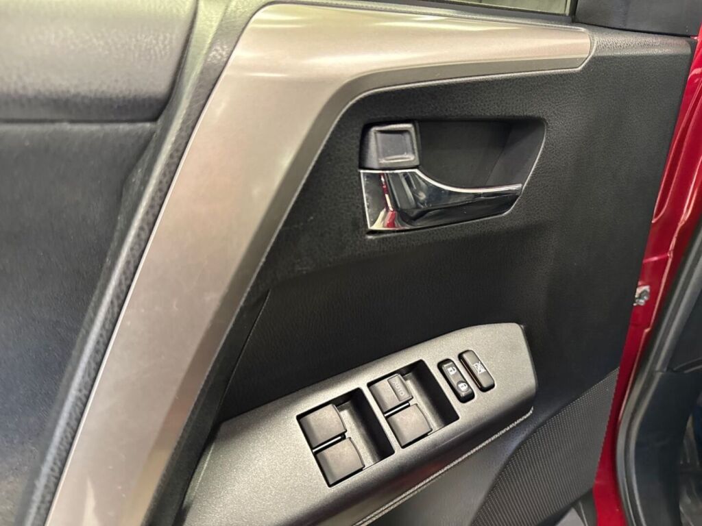 Toyota RAV4 2018 Punainen