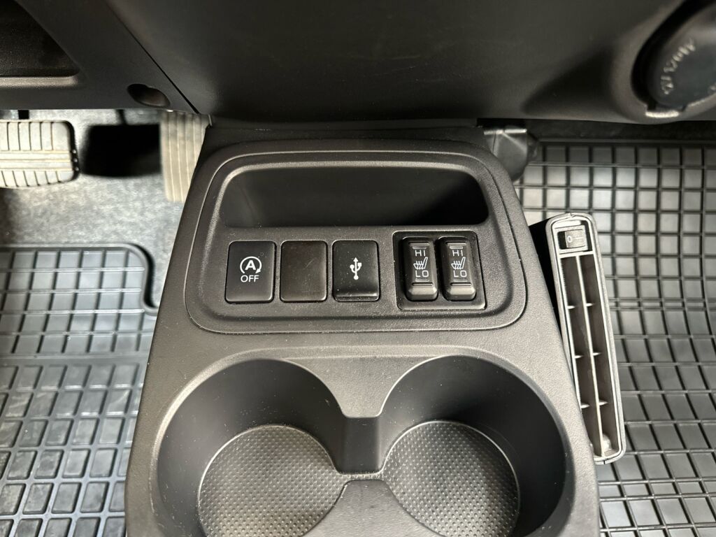 Mitsubishi Space Star 2023 Musta