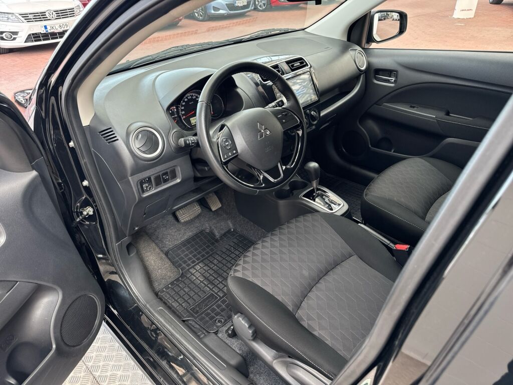 Mitsubishi Space Star 2023 Musta