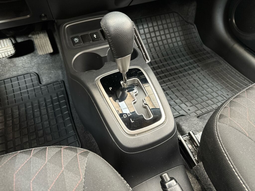 Mitsubishi Space Star 2023 Musta