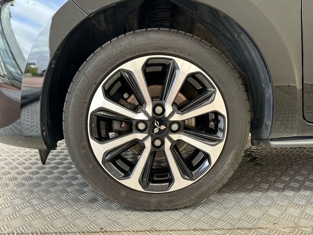 Mitsubishi Space Star 2023 Musta