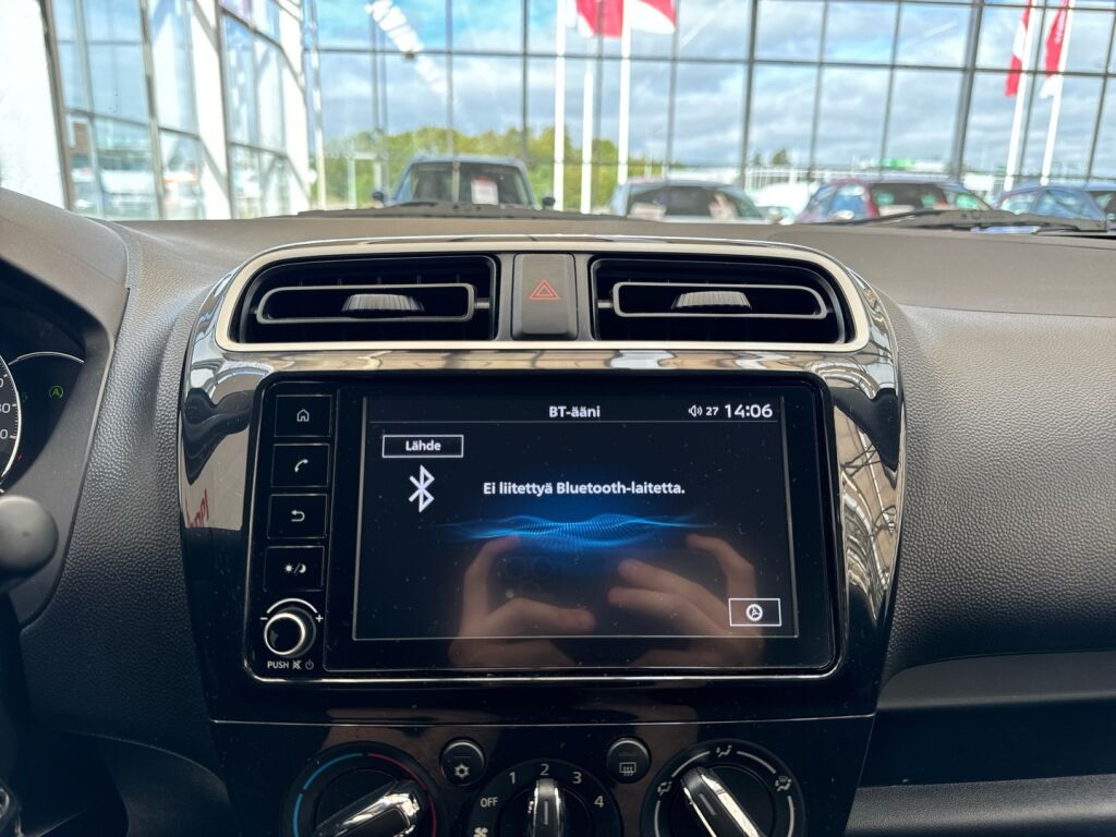 Mitsubishi Space Star 2023 Musta