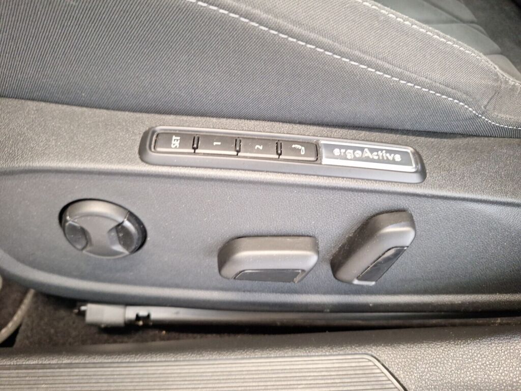 Volkswagen Golf 2022 Harmaa