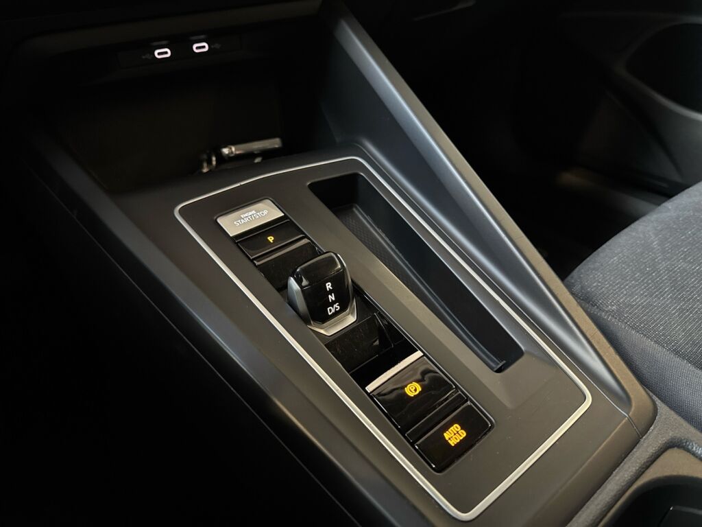 Volkswagen Golf 2022 Sininen
