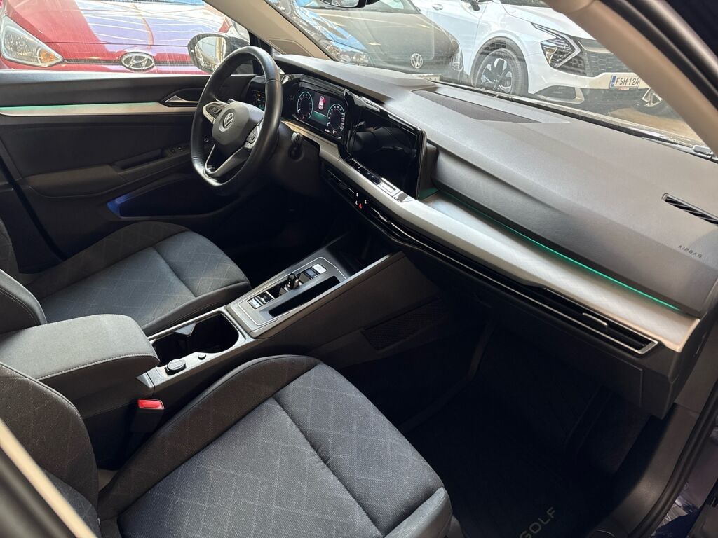 Volkswagen Golf 2022 Sininen