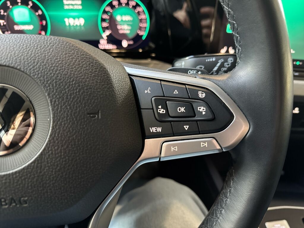 Volkswagen Golf 2022 Sininen