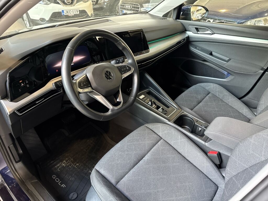 Volkswagen Golf 2022 Sininen
