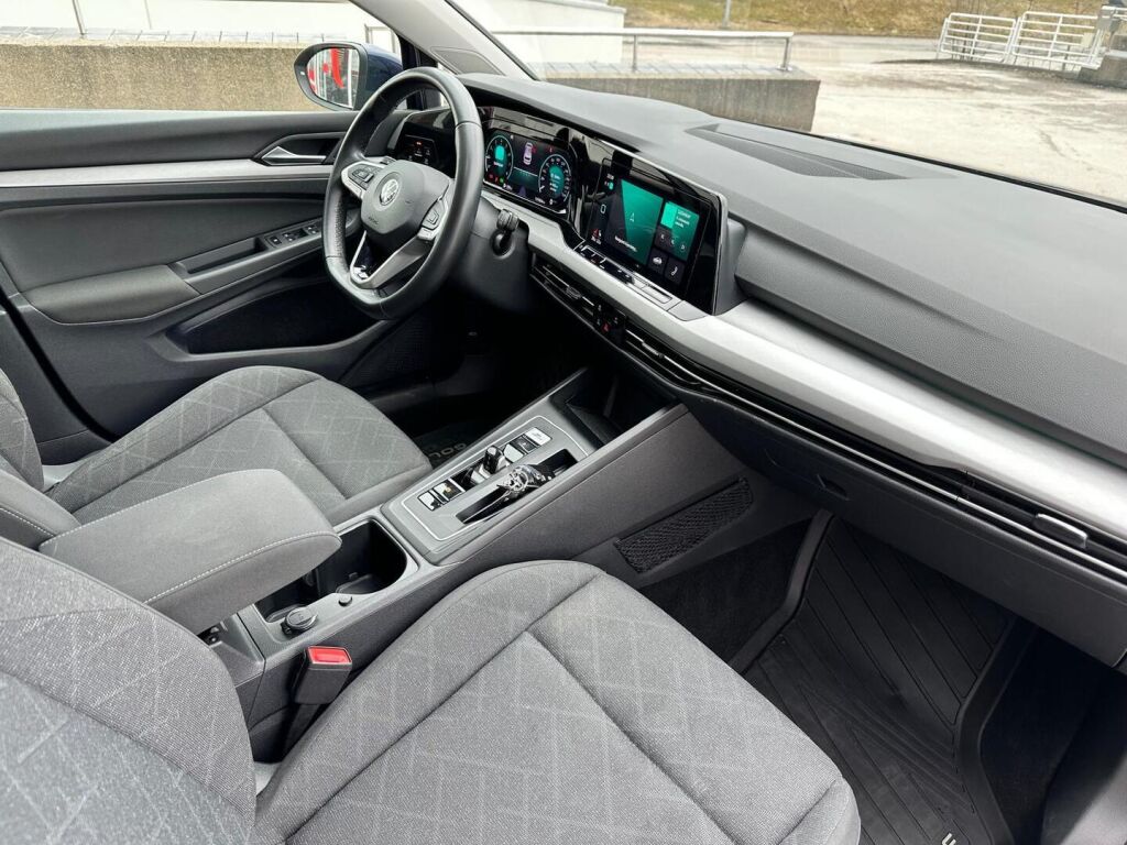 Volkswagen Golf 2022 Sininen