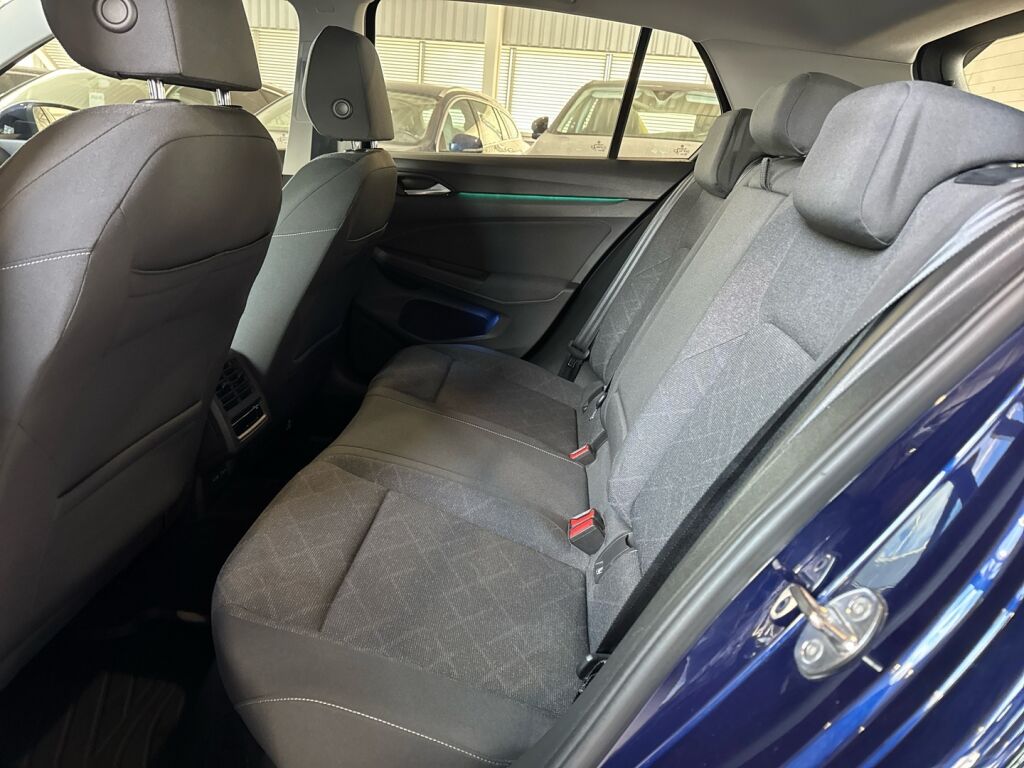 Volkswagen Golf 2022 Sininen