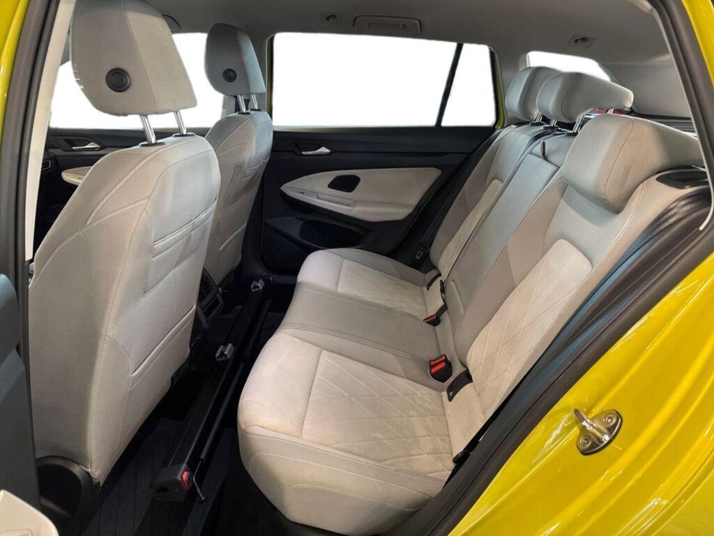 Volkswagen Golf 2022 Metallinhohto Keltainen