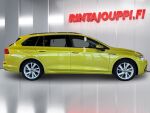 Volkswagen Golf 2022 Metallinhohto Keltainen