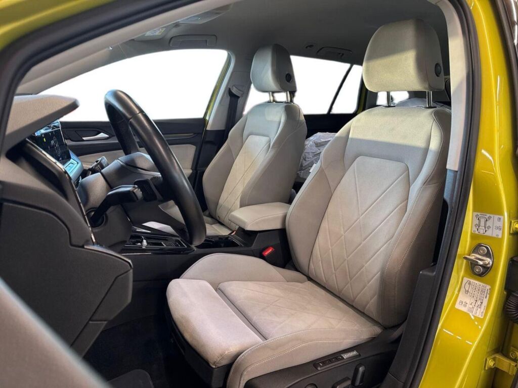 Volkswagen Golf 2022 Metallinhohto Keltainen