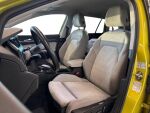 Volkswagen Golf 2022 Metallinhohto Keltainen