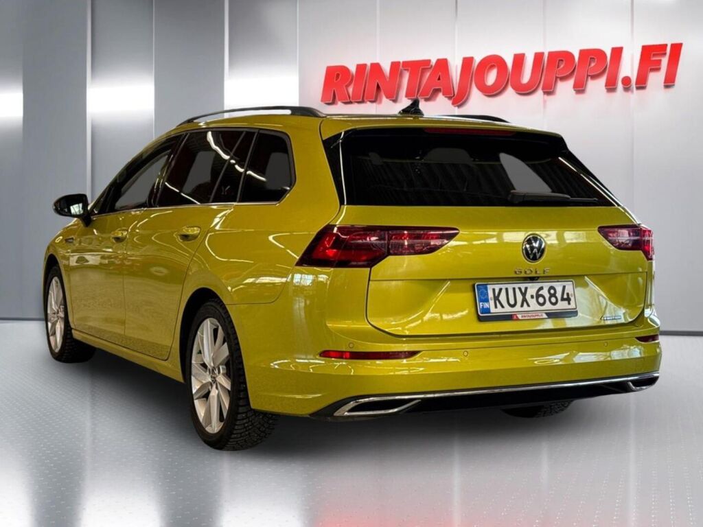 Volkswagen Golf 2022 Metallinhohto Keltainen