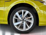 Volkswagen Golf 2022 Metallinhohto Keltainen