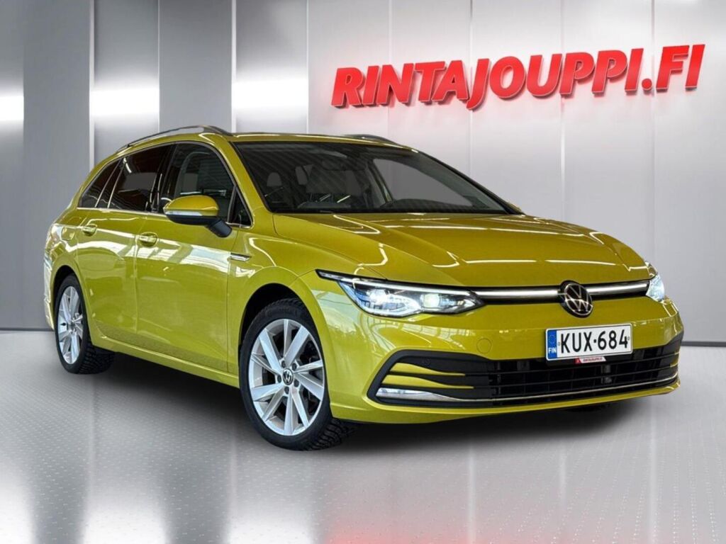 Volkswagen Golf 2022 Metallinhohto Keltainen