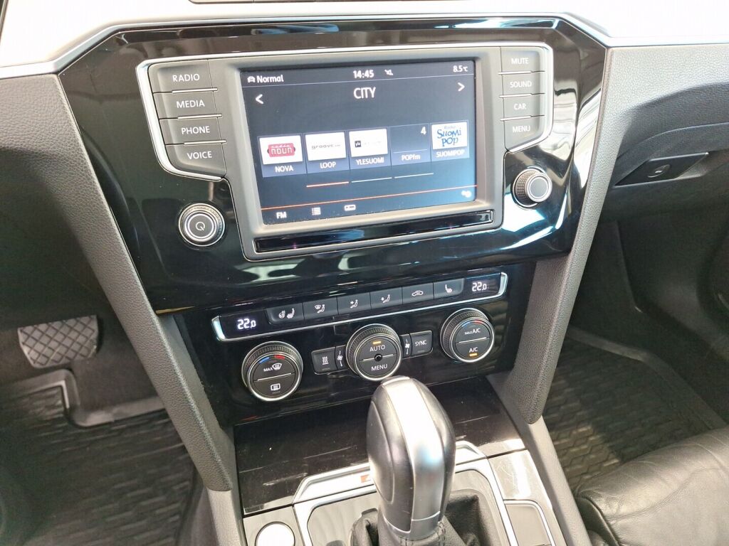 Volkswagen Passat 2015 Musta