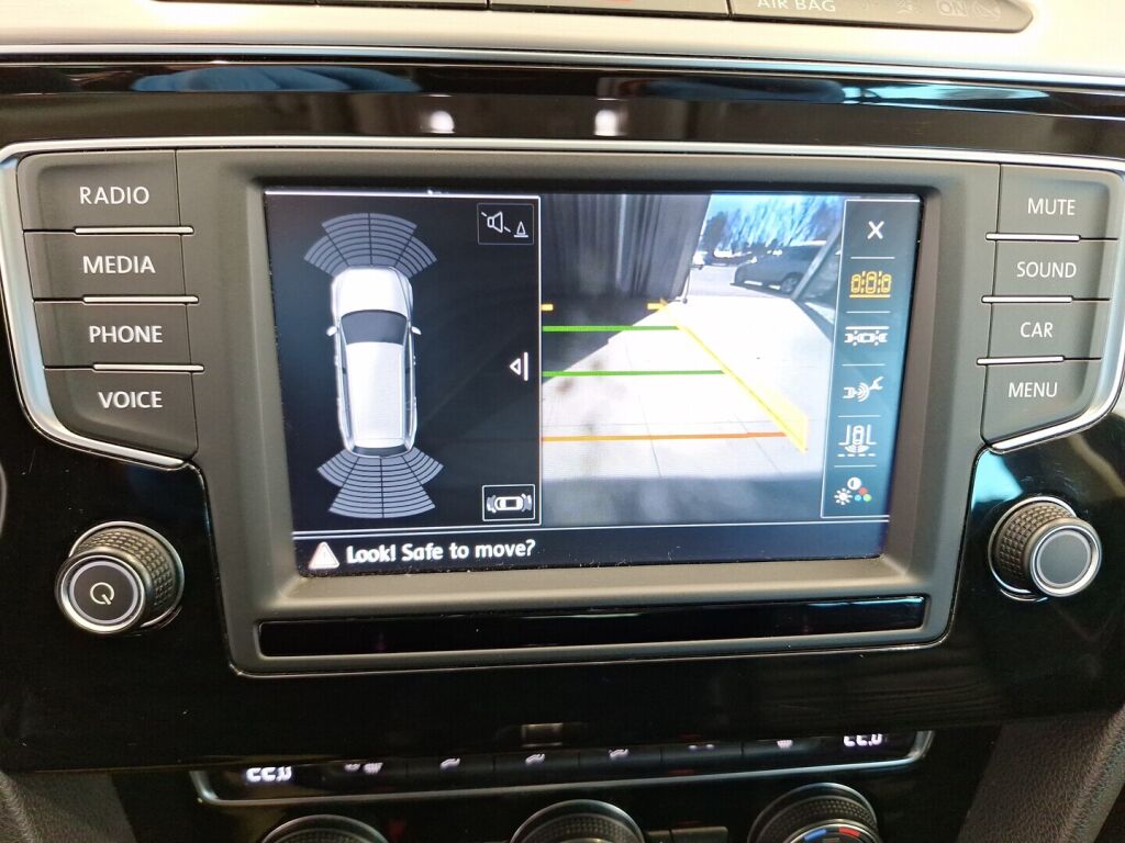 Volkswagen Passat 2015 Musta