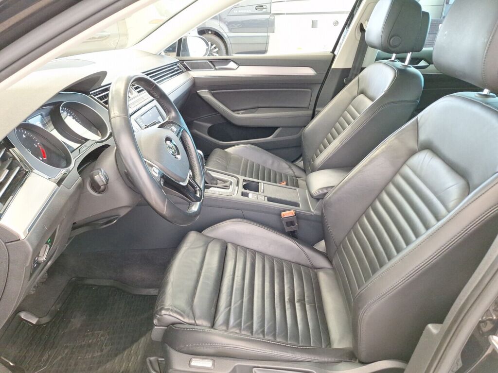 Volkswagen Passat 2015 Musta