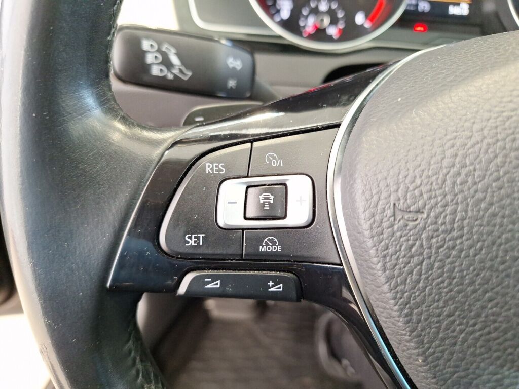 Volkswagen Passat 2015 Musta