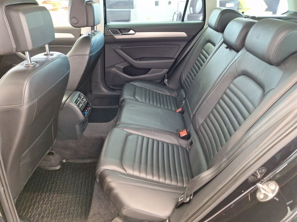 Volkswagen Passat 2015 Musta