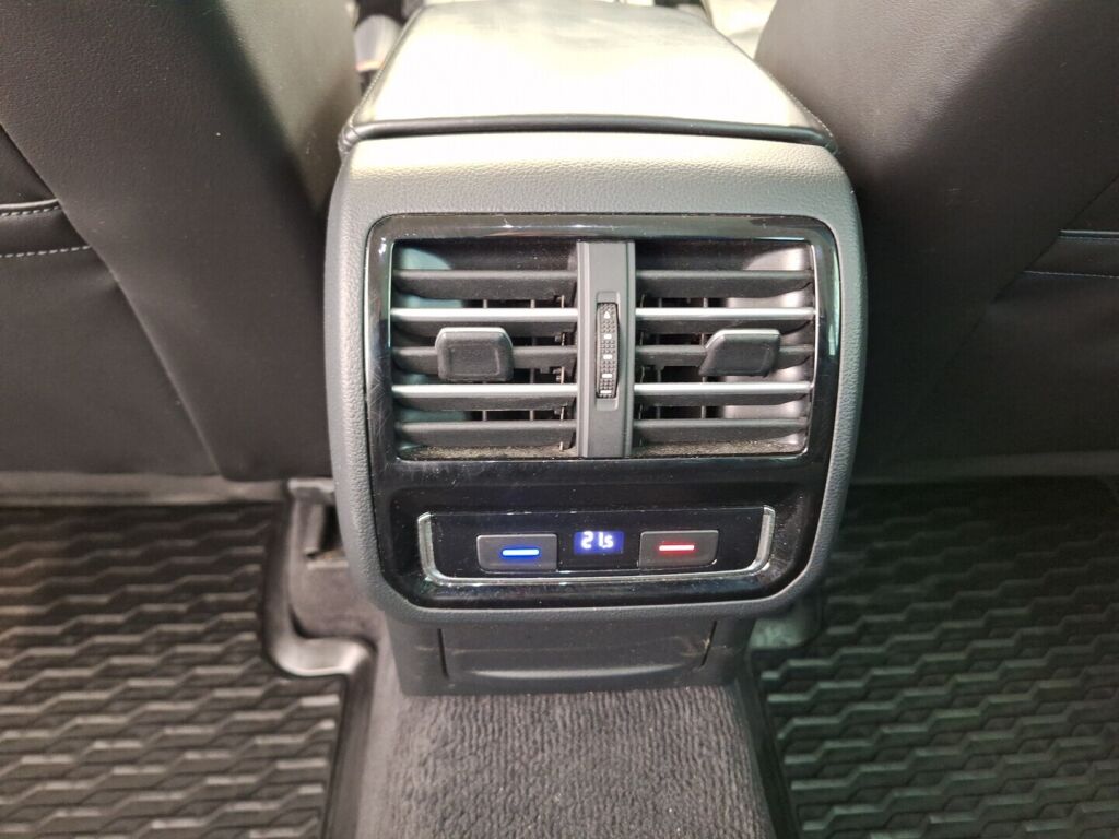 Volkswagen Passat 2015 Musta