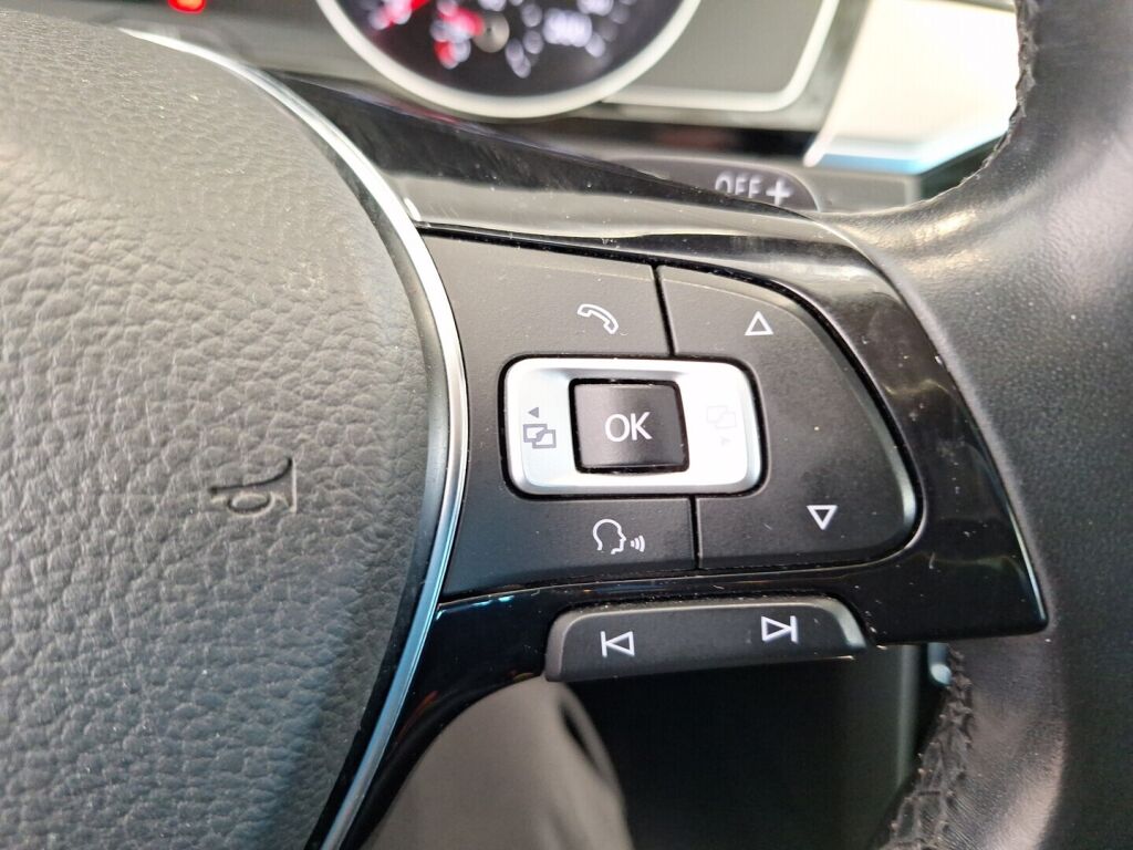 Volkswagen Passat 2015 Musta