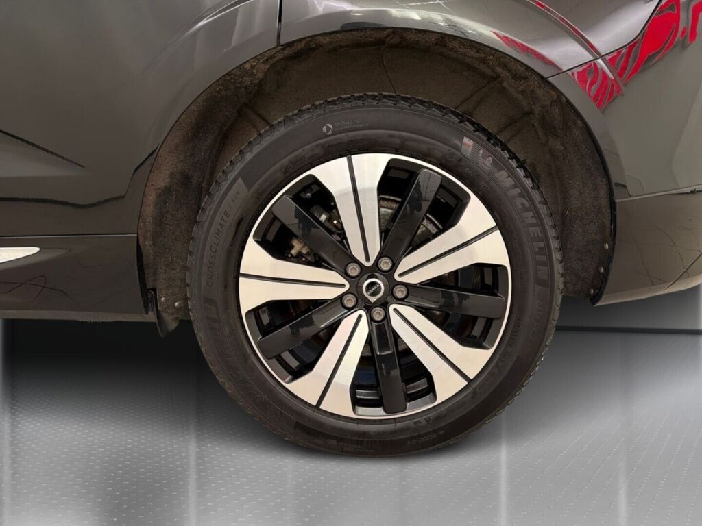 Volvo XC60 2023 Musta