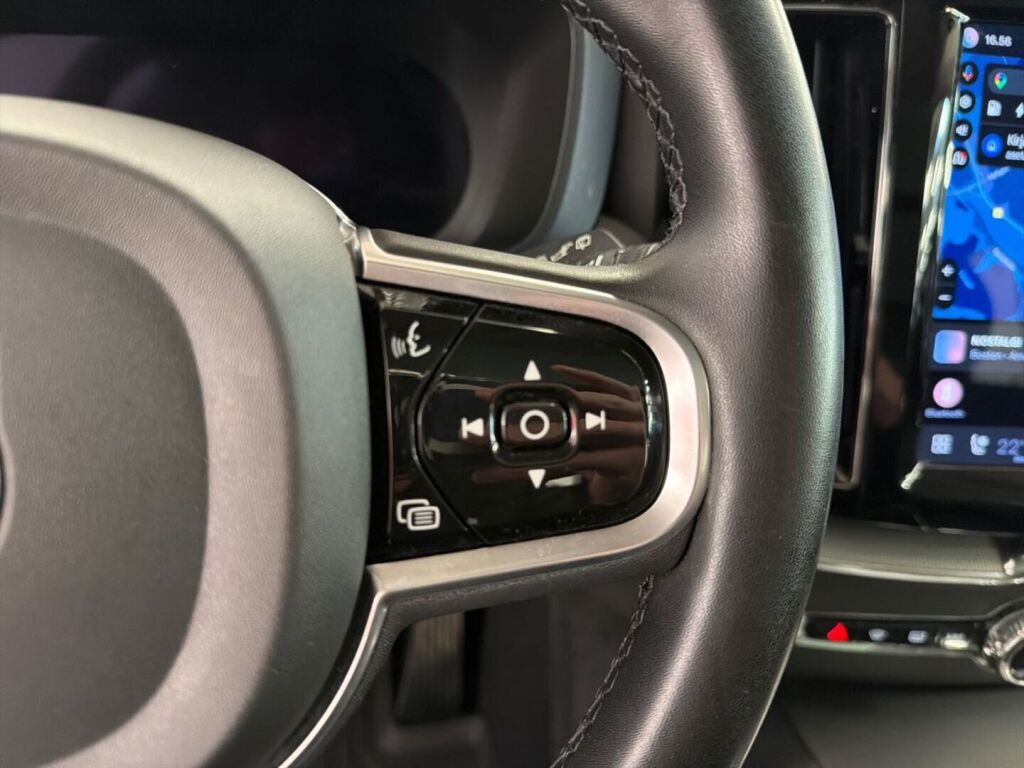 Volvo XC60 2023 Musta
