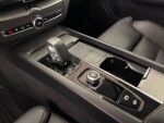 Volvo XC60 2023 Musta