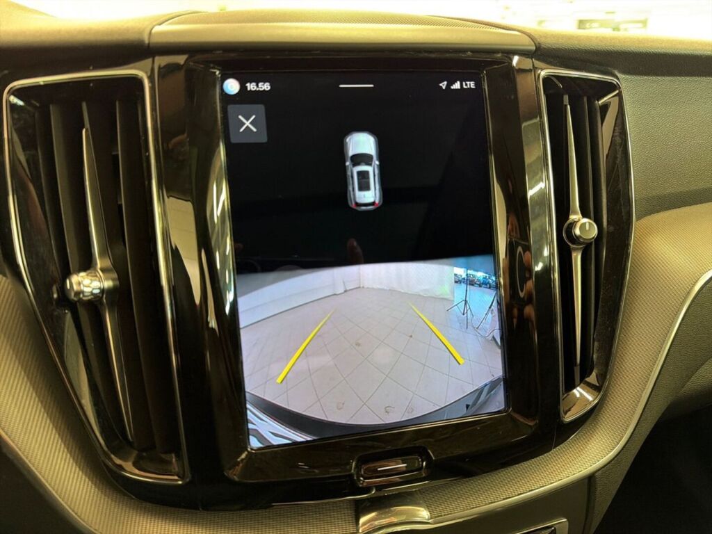 Volvo XC60 2023 Musta