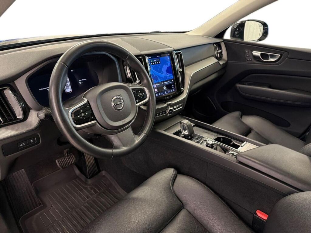 Volvo XC60 2023 Musta