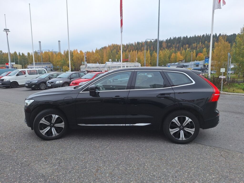 Volvo XC60 2023 Musta