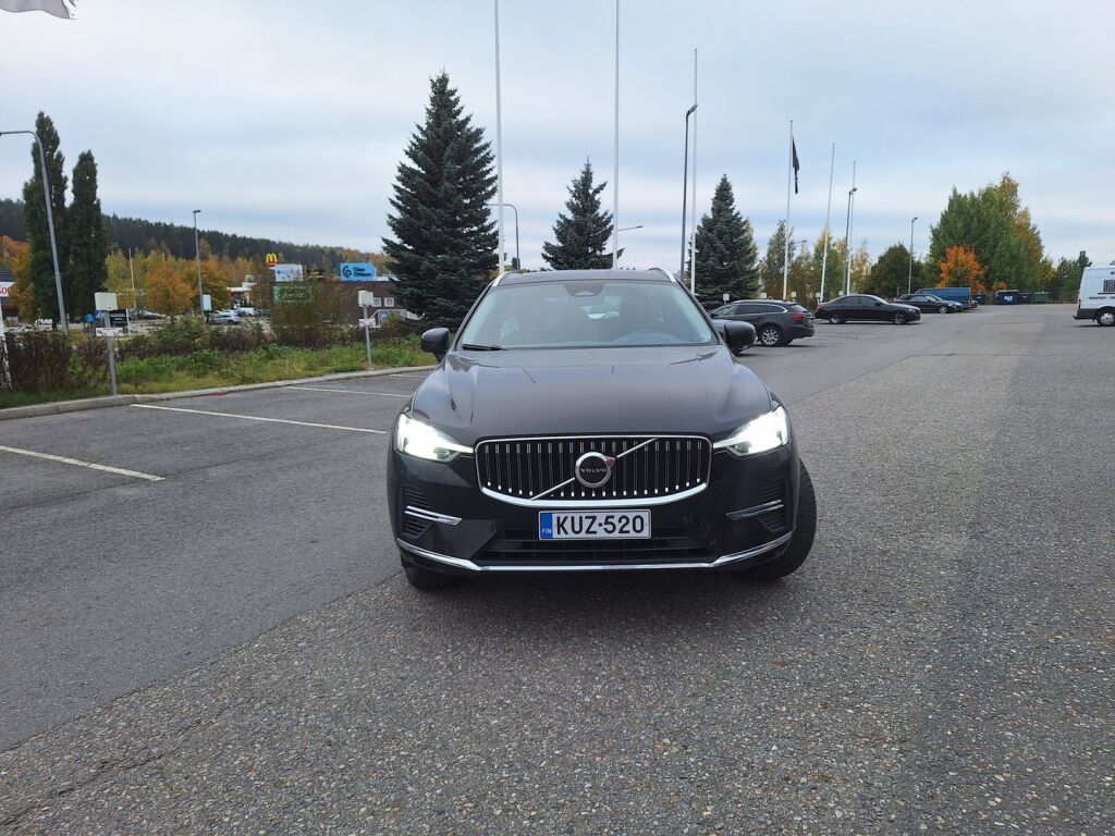 Volvo XC60 2023 Musta