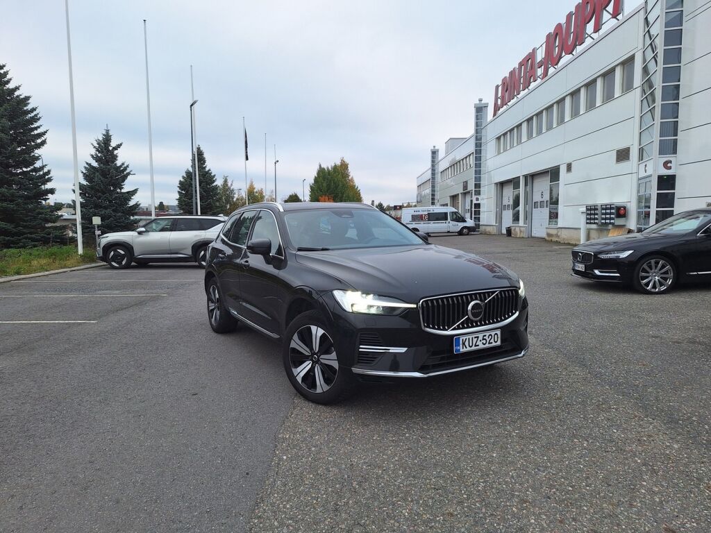Volvo XC60 2023 Musta