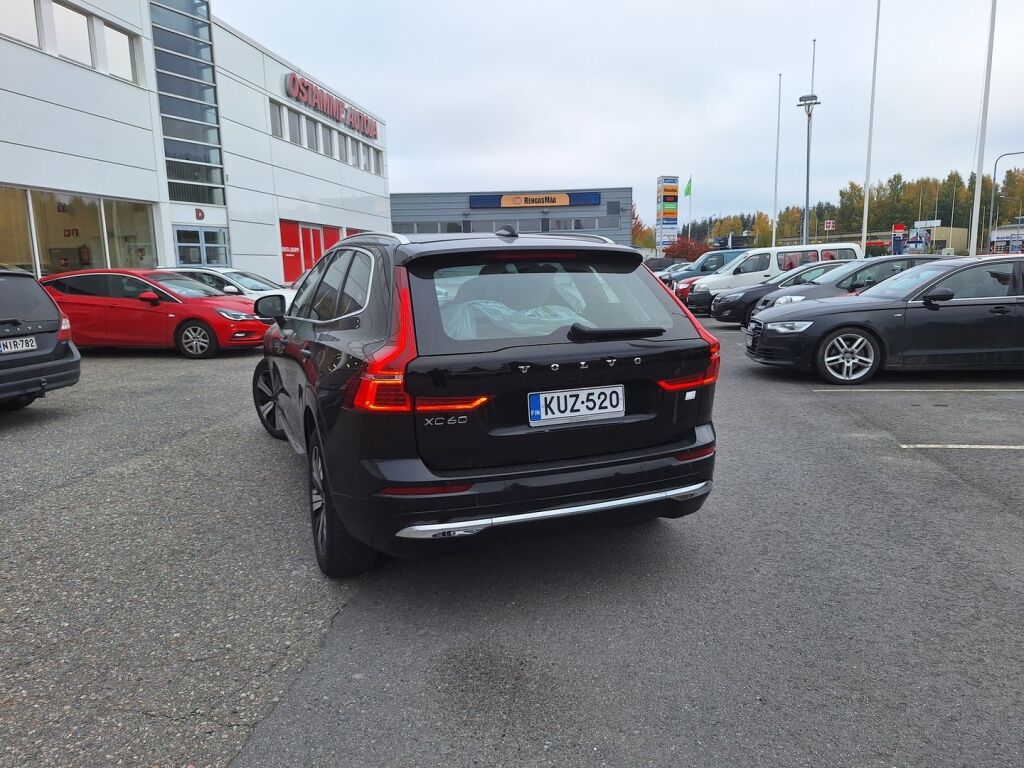 Volvo XC60 2023 Musta