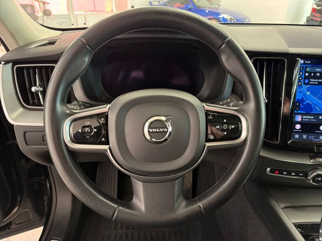 Volvo XC60 2023 Musta