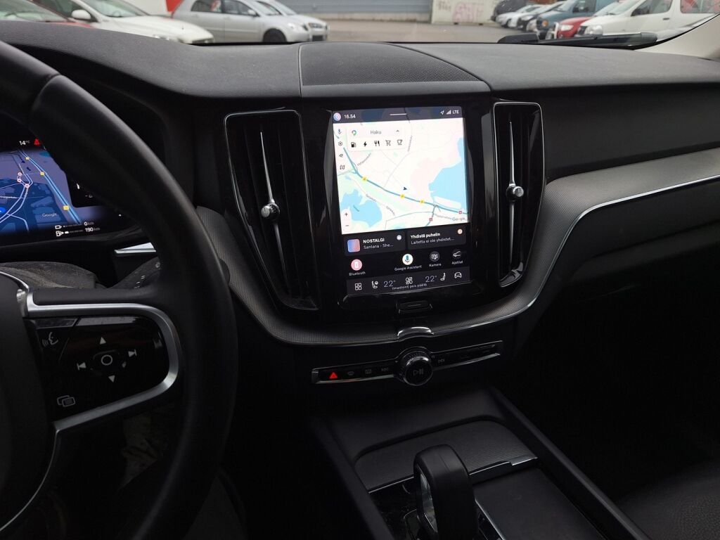 Volvo XC60 2023 Musta