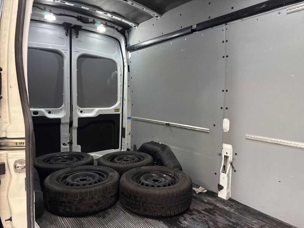 Ford Transit 2020 Valkoinen