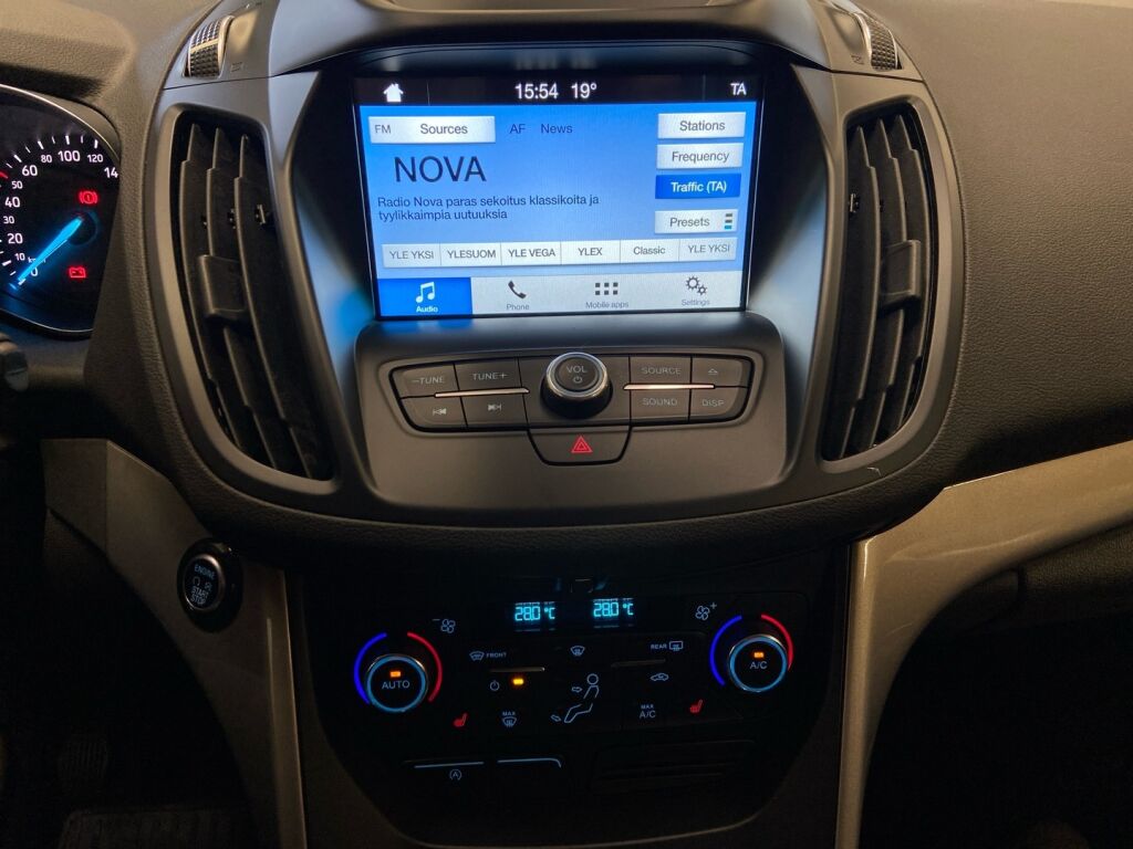 Ford Kuga 2018 Punainen