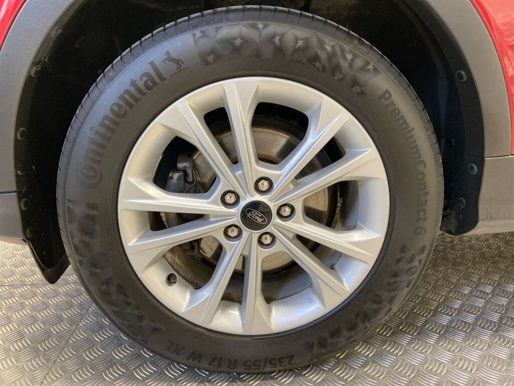 Ford Kuga 2018 Punainen