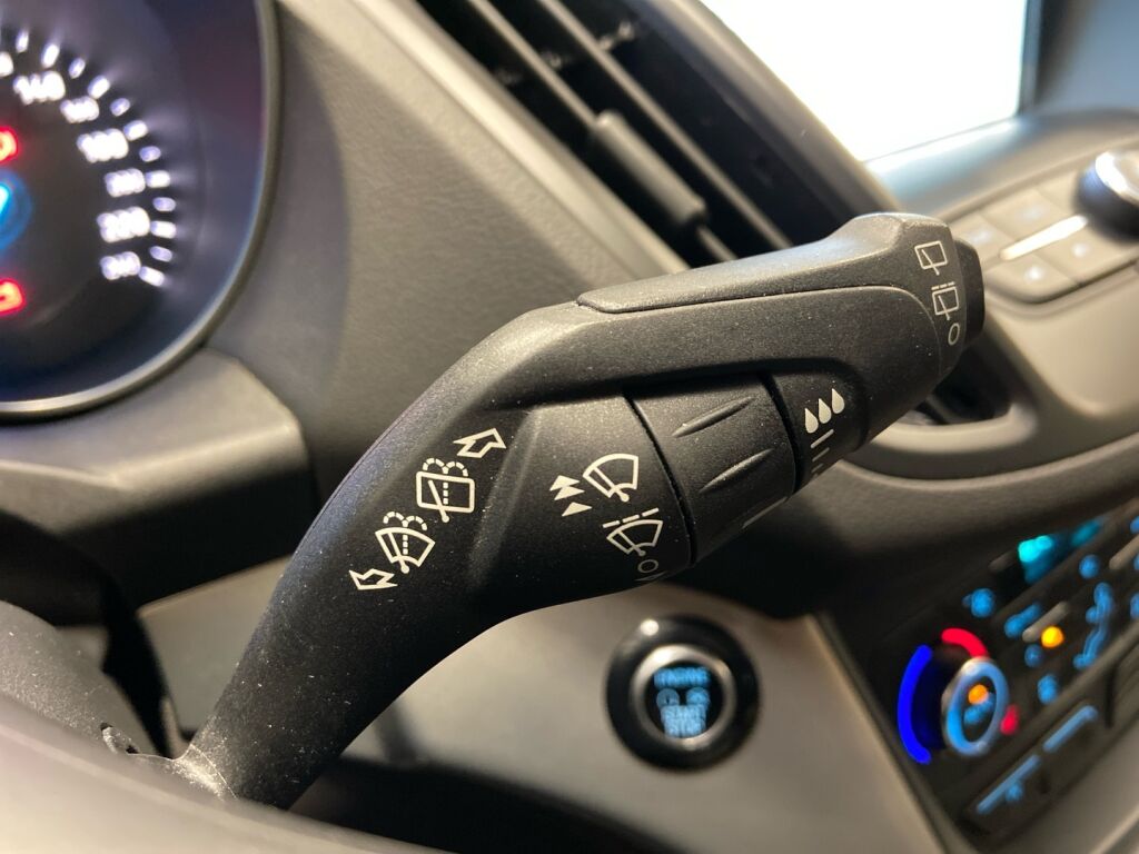 Ford Kuga 2018 Punainen