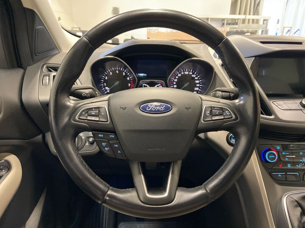 Ford Kuga 2018 Punainen