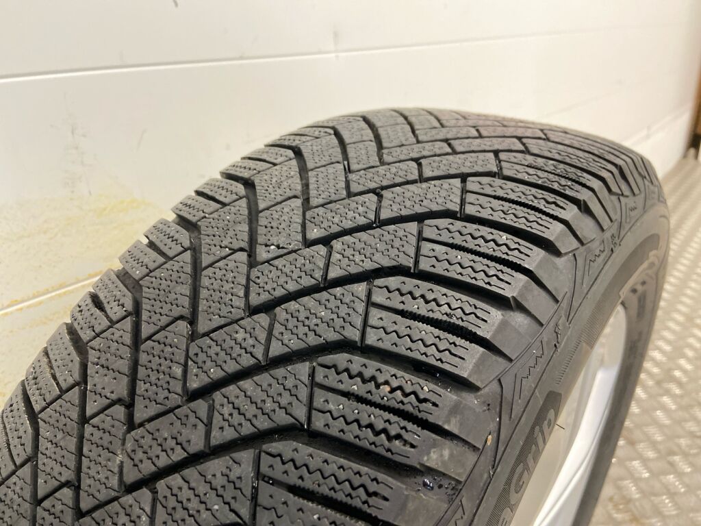 Ford Kuga 2018 Punainen