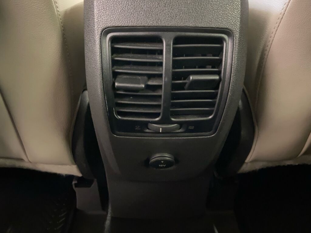 Ford Kuga 2018 Punainen