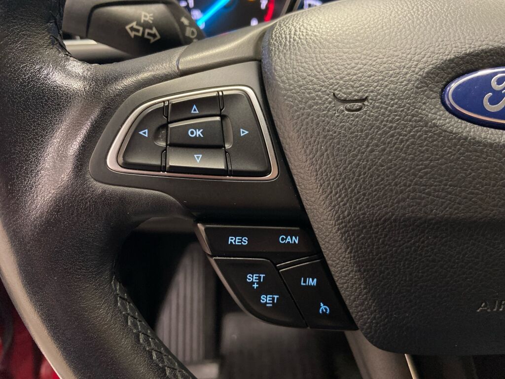 Ford Kuga 2018 Punainen