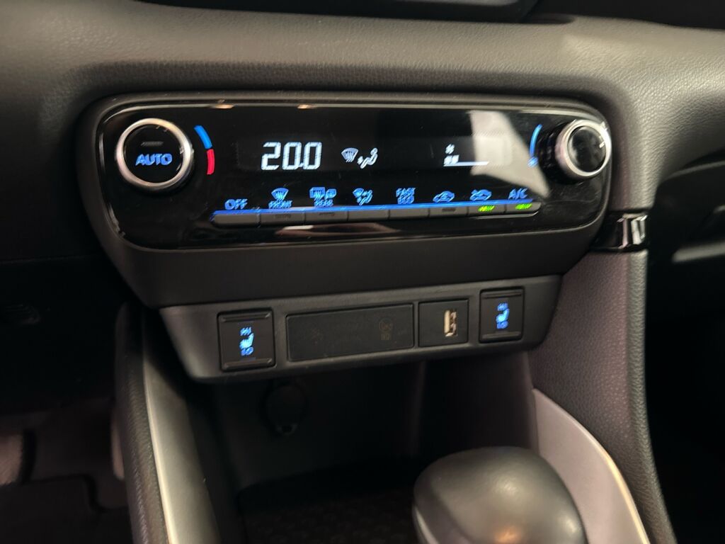 Toyota Yaris 2023 Valkoinen